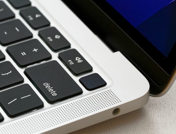 Apple launches new computers with ARM-based CPU